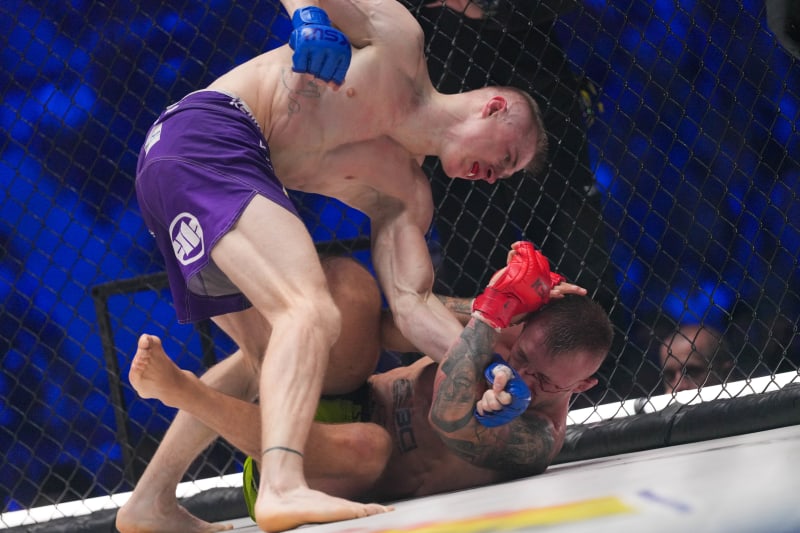 Leo Brichta porazil Romana Szymanskiho ve třetím kole technickým knockoutem.
