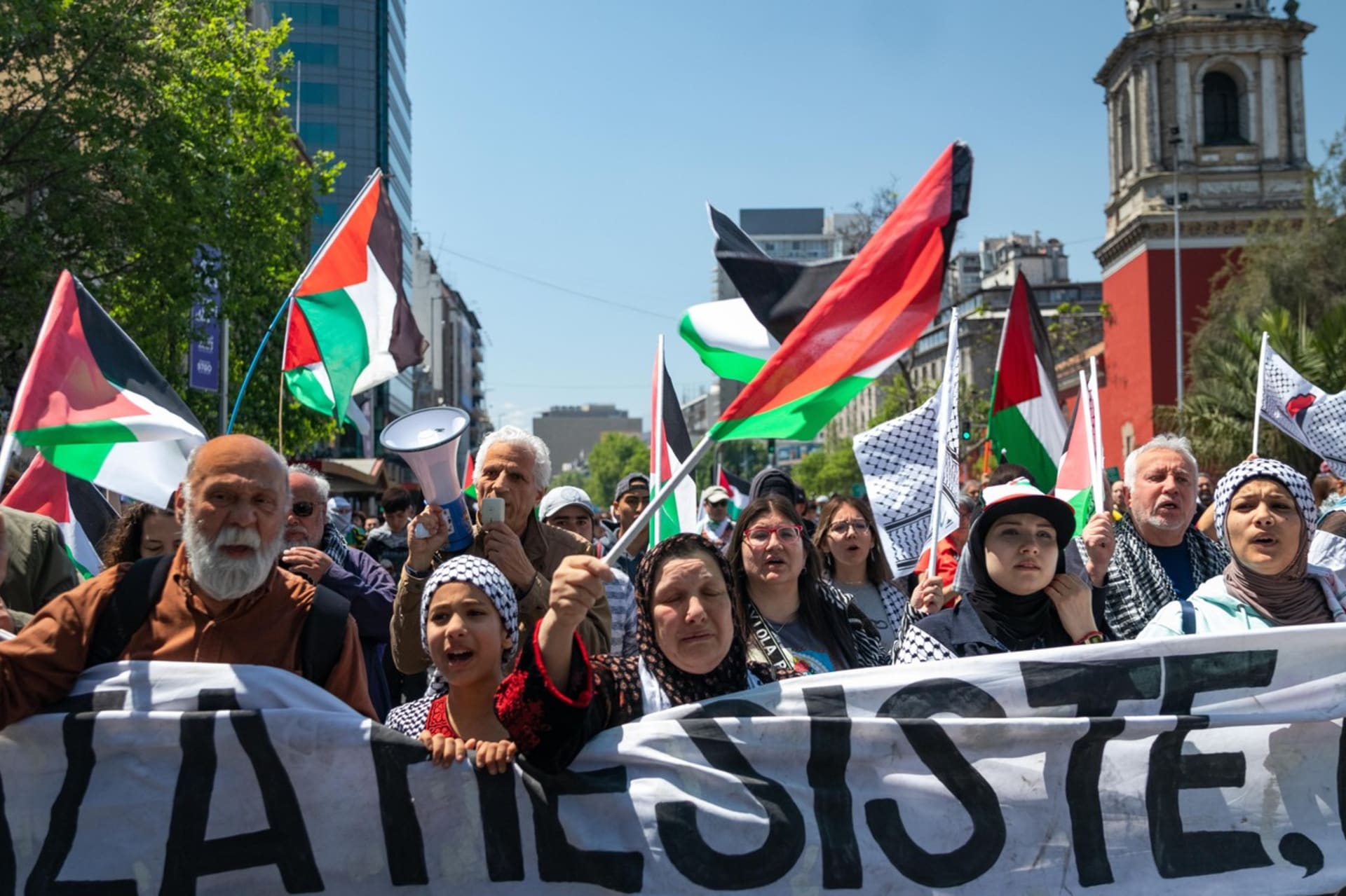 Příznivci Palestiny vyšli do ulic i v Jihoamerické republice, konkrétně v Santiagu de Chile.