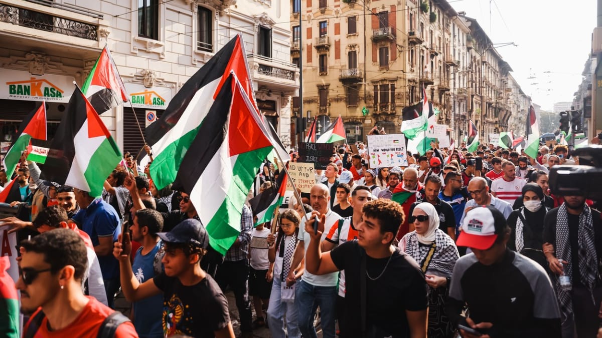 Podporu Palestině vyjadřovali lidé po celém světě, mimo jiné i v italském Miláně.