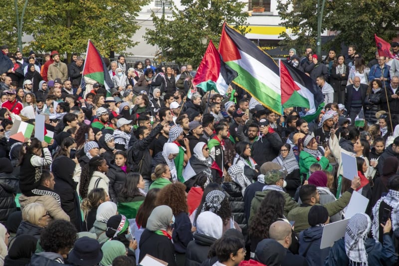 Vyjádřit podporu Palestině vyrazili do ulic také lidé v belgickém Bruselu..