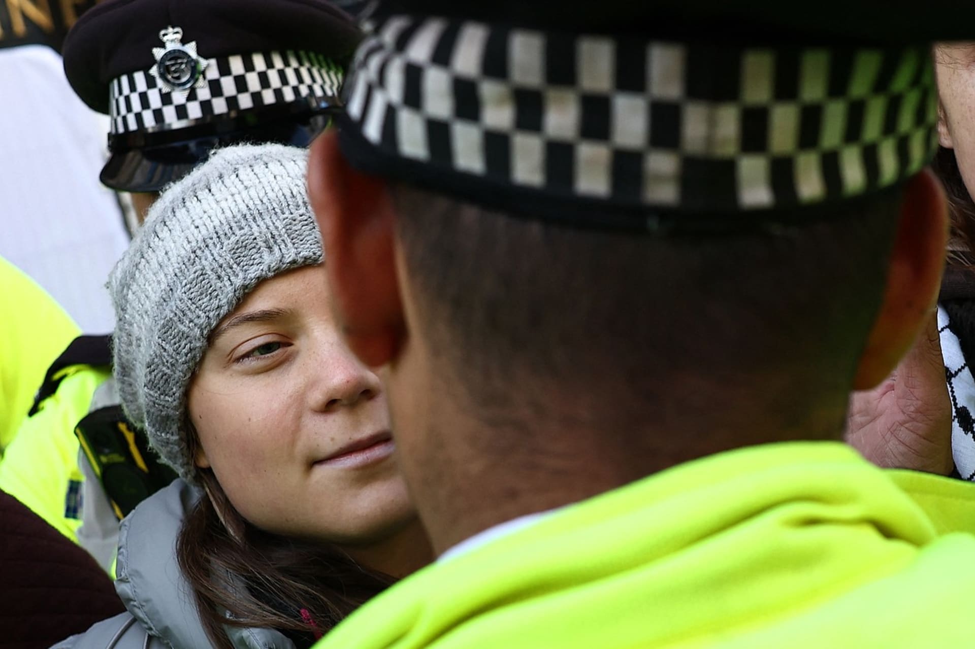 Aktivistku Gretu Thunbergovou zadržela při demonstraci londýnská policie