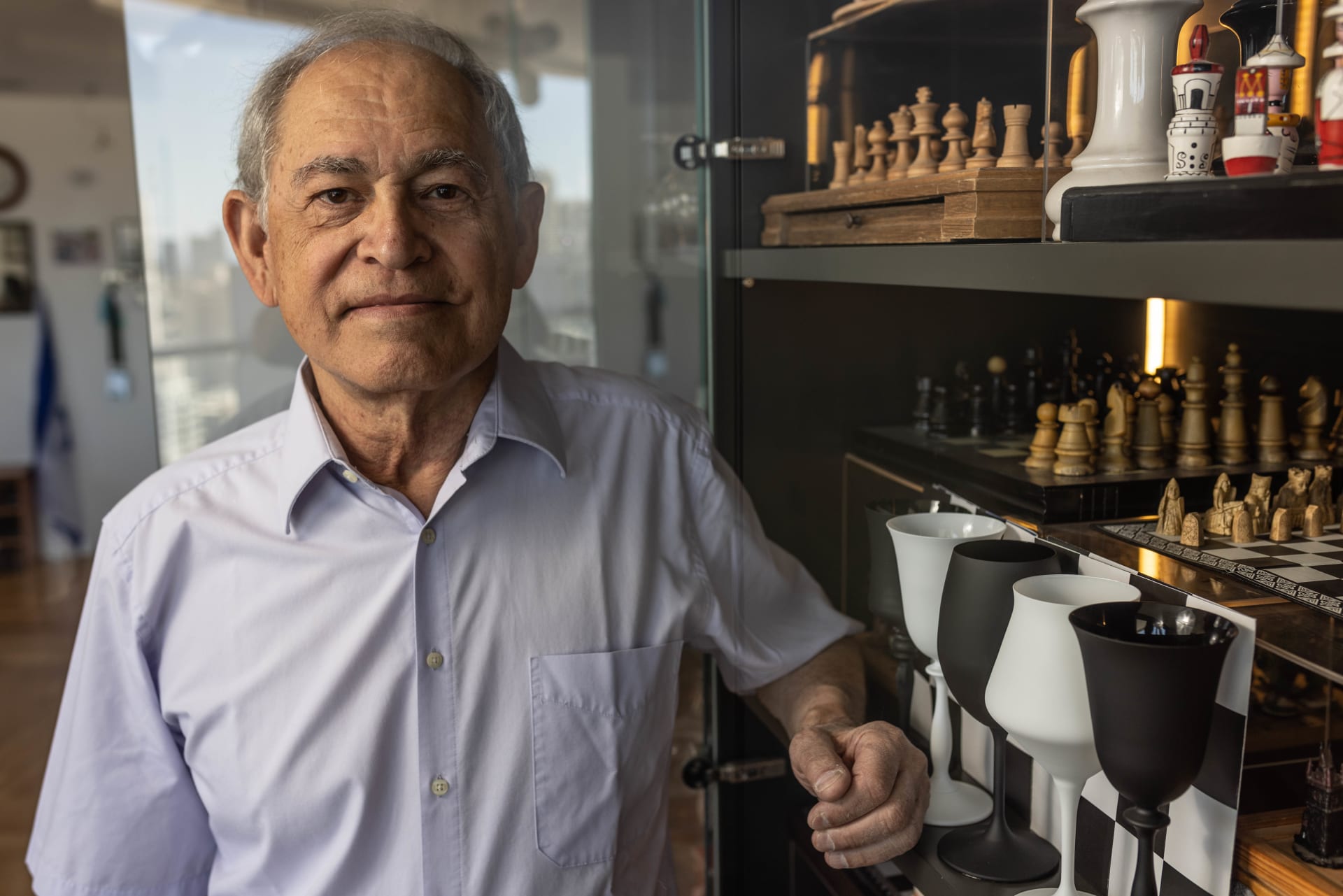Arie Gillon v Izraeli 35 let vede firmu na dovoz vědeckých přístrojů.