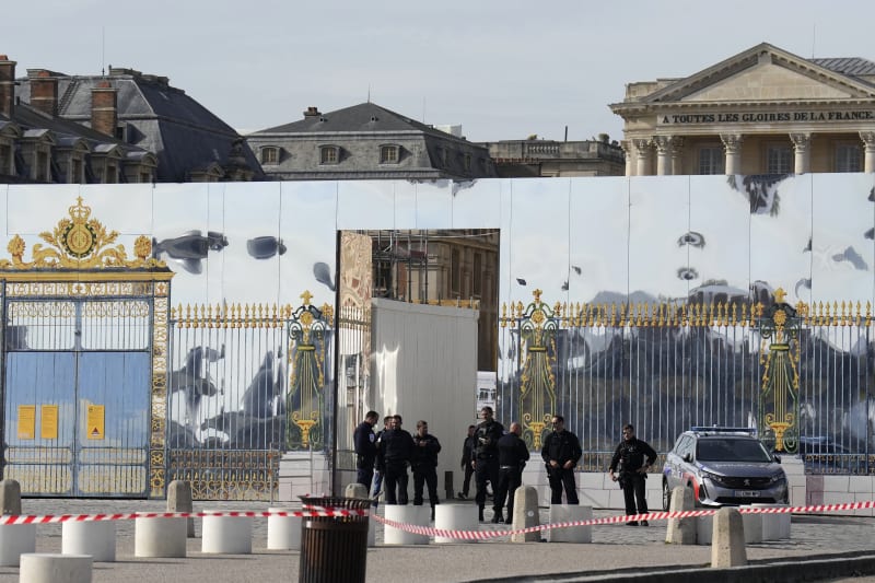 Policie evakuovala zámev ve Versailles (17. 10. 2023).