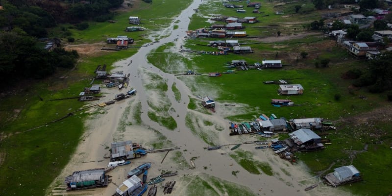 Řeka Negro čelí nejhoršímu období sucha za poslední desetiletí v amazonském deštném pralese.