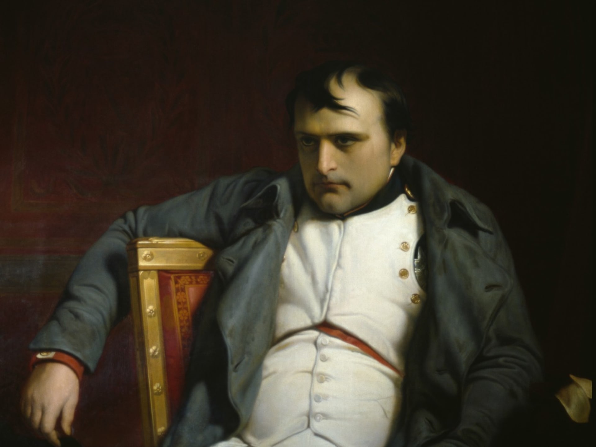 Zdrcený Napoleon Bonaparte v domácím vězení na zámku ve Fontainebleau po dobytí Paříže na jaře 1814