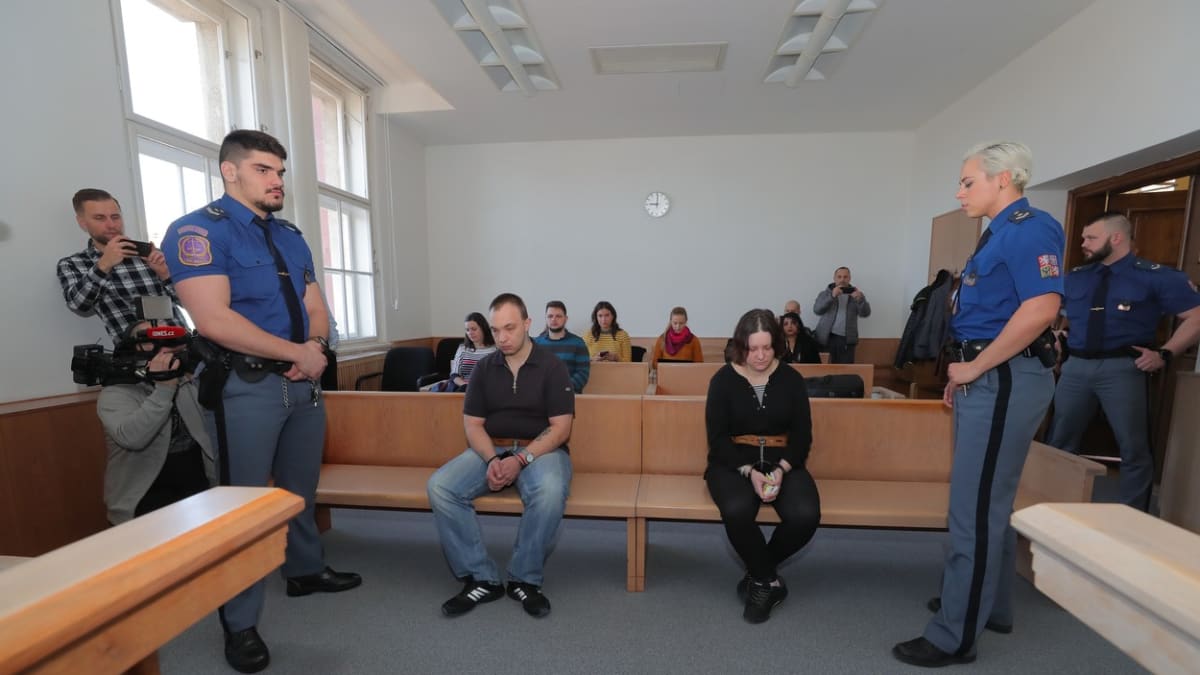 Manželé Janákovi u soudu (19. 3. 2019)