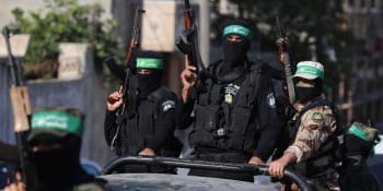 Sušenky pro teroristy, koště i vysavač s válečkem. Jak se civilisté dokázali ubránit Hamásu?