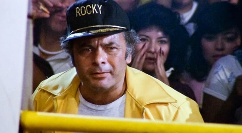 Burt Young ztvárnil ve filmu Rocky postavu Paulieho. 