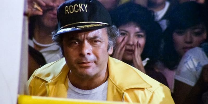 Burt Young ztvárnil ve filmu Rocky postavu Paulieho. 