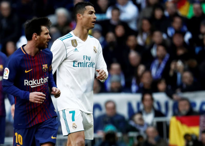 Největším počtem Zlatých míčů v historii se pyšní Lionel Messi (7) a Cristiano Ronaldo (5). Co se týče klubů, nejvíc těchto trofejí slavili hráči katalánského klubu (14), členové v tomto ohledu druhého Bílého baletu se radovali dvanáctkrát.