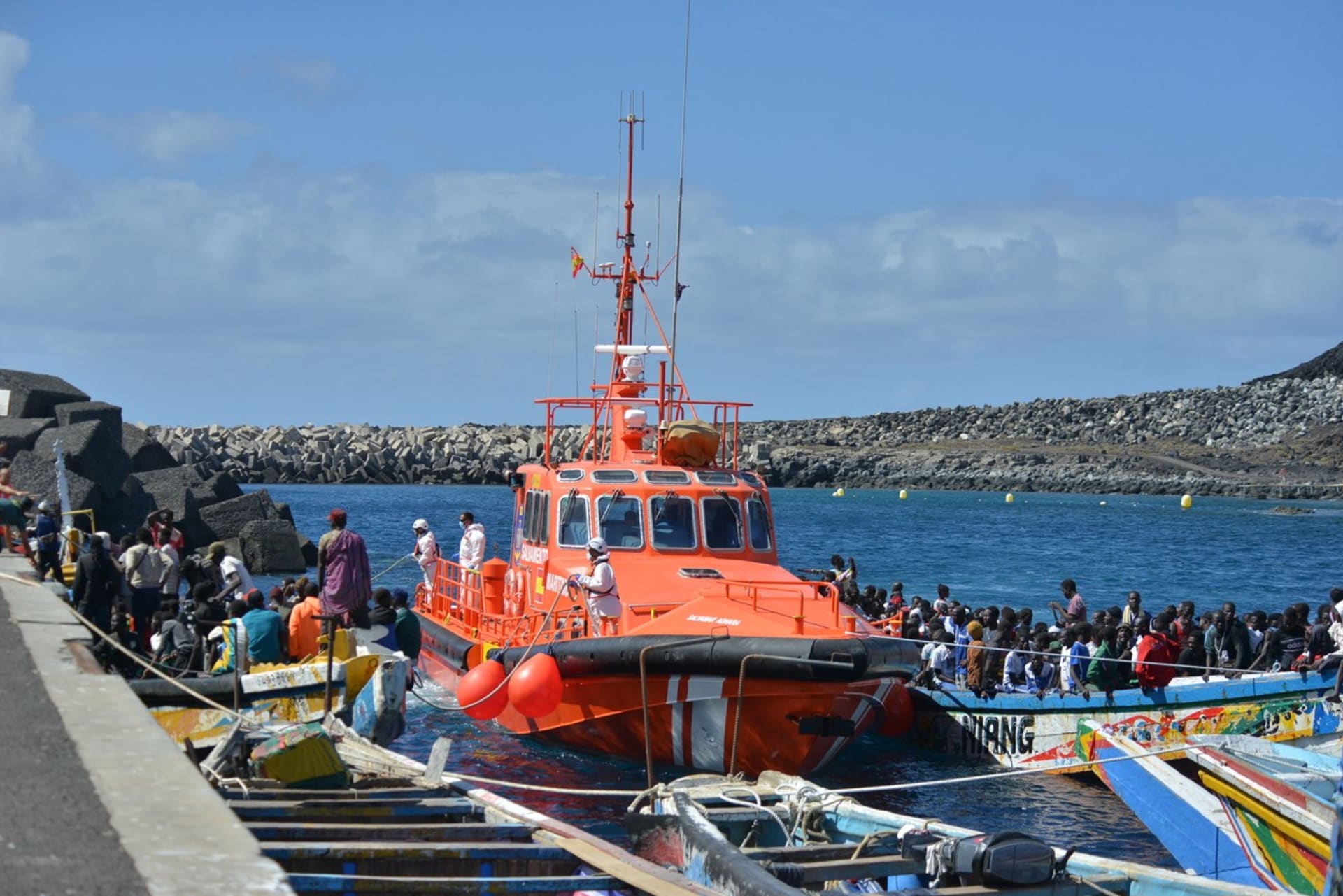 Na Kanárské ostrovy připlulo za sobotu přes tisíc migrantů.