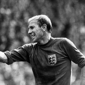 Bobby Charlton v památném finále mistrovství světa 1966 proti Západnímu Německu