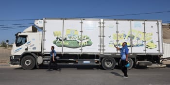 Konec čekání. Do Gazy míří humanitární pomoc z Egypta, konvoj překročil hranice