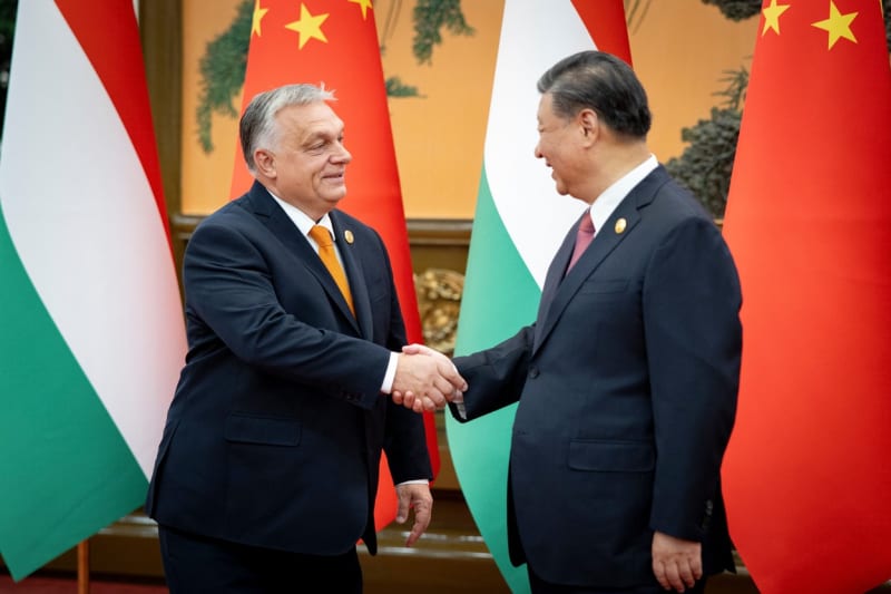 Maďarský premiér Viktor Orbán a čínský prezident Si Ťin-pching během schůzky v Pekingu (17. 10. 2023)