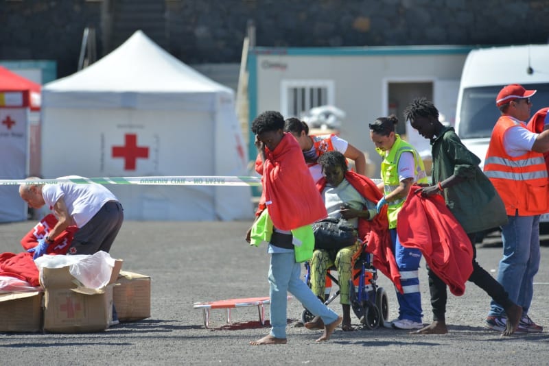 Na Kanárské ostrovy připlulo za sobotu přes tisíc migrantů.