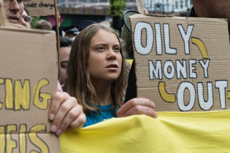 Greta Thunbergová na demonstraci v Londýně 19. října 2023 