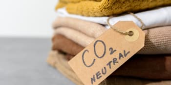 Novinka v ekologické módě: Oblečení z recyklovaného uhlíku