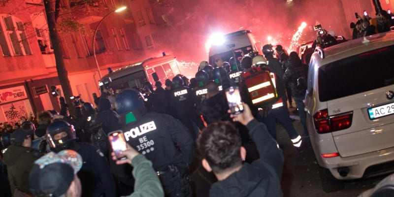Propalestinský protest v berlínské čtvrti Neukölln