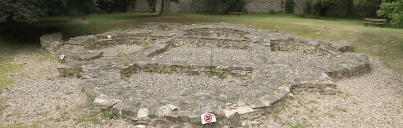 Pozůstatky středověké vesnice na klášterní zahradě