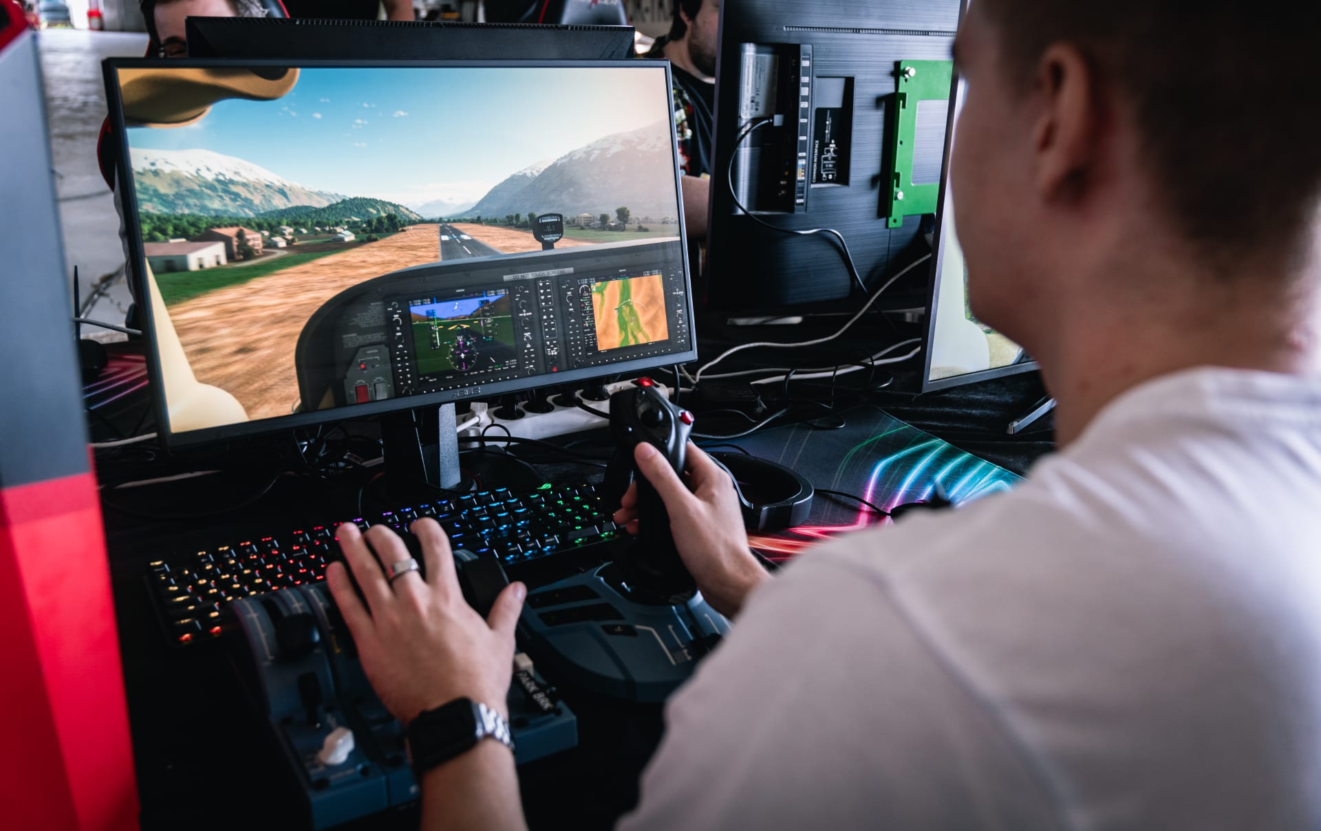 Díky českému zastoupení Xboxu si štáb pořadu Enter mohl vyzkoušet Microsoft Flight Simulator i naživo.