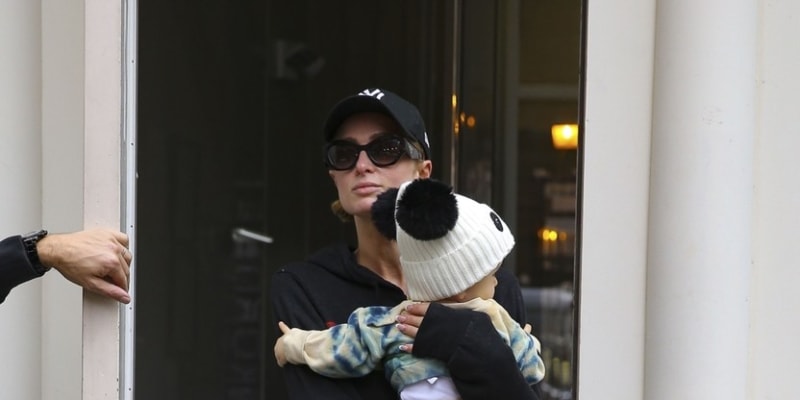 Paris Hiltonová se synem Phoenixem v New Yorku