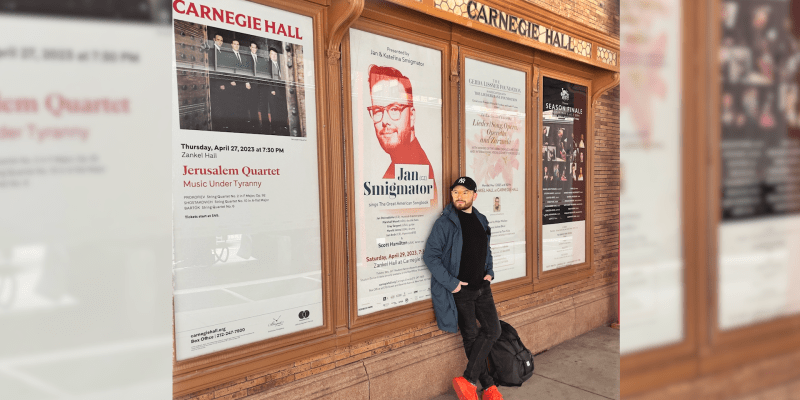 Zpěvák Jan Smigmator v dubnu 2023 vystoupil ve vyhlášené koncertní síni Carnegie Hall v New Yorku.