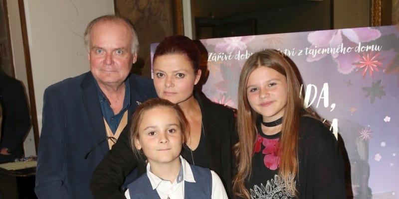 Igor se svou milovanou rodinou. Manželkou Antonií, dcerou Toničkou a synem Lojzíkem 