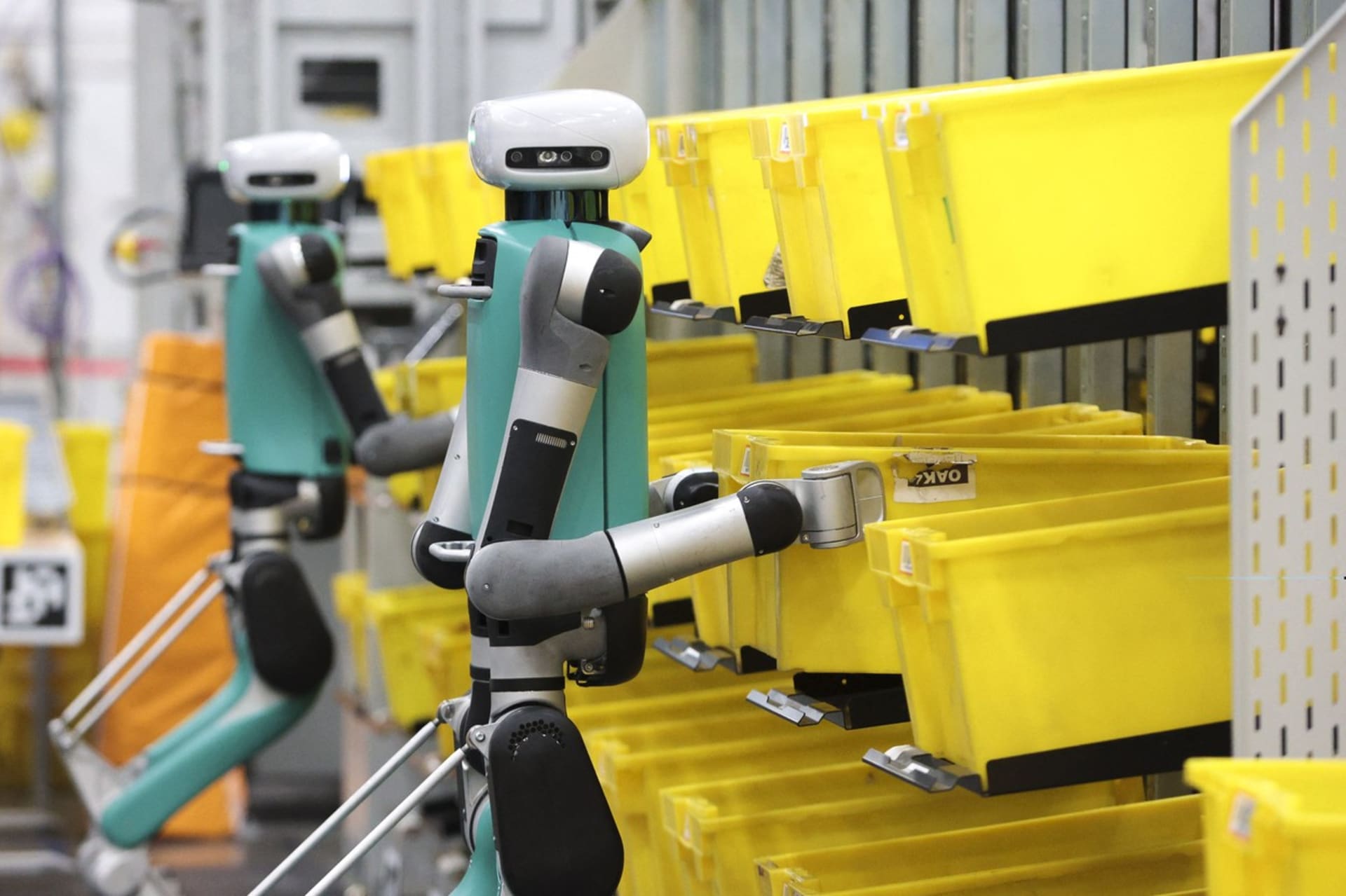 Roboti ve skladu Amazonu
