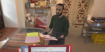 Zvrat v případu protižidovských plakátů v plzeňské kebabárně. Žalobce zrušil stíhání