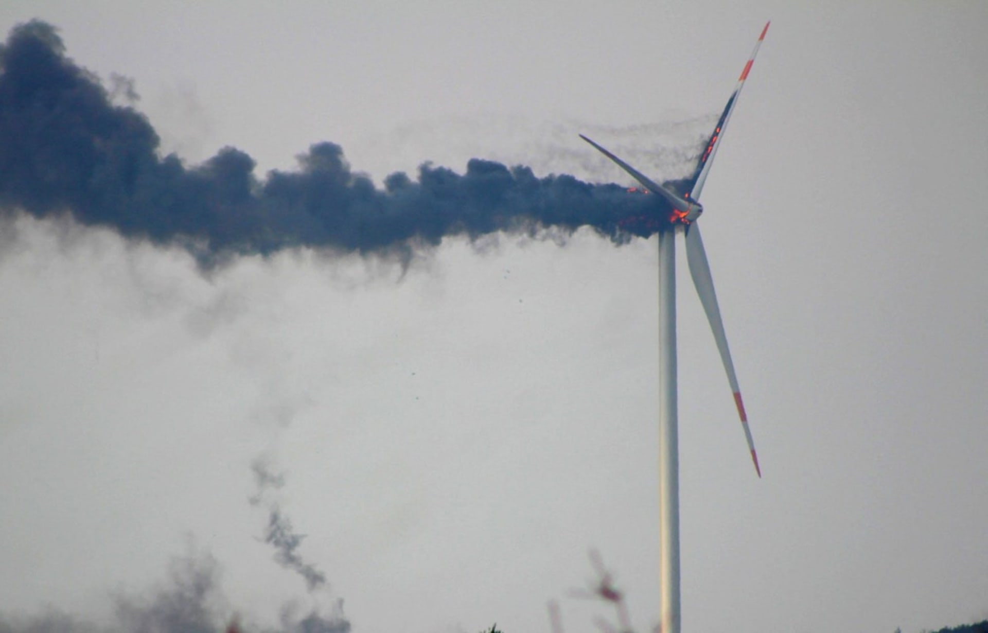 Při požáru větrné turbíny v Nizozemsku zemřeli dva mladí strojaři. (Ilustrační snímek)