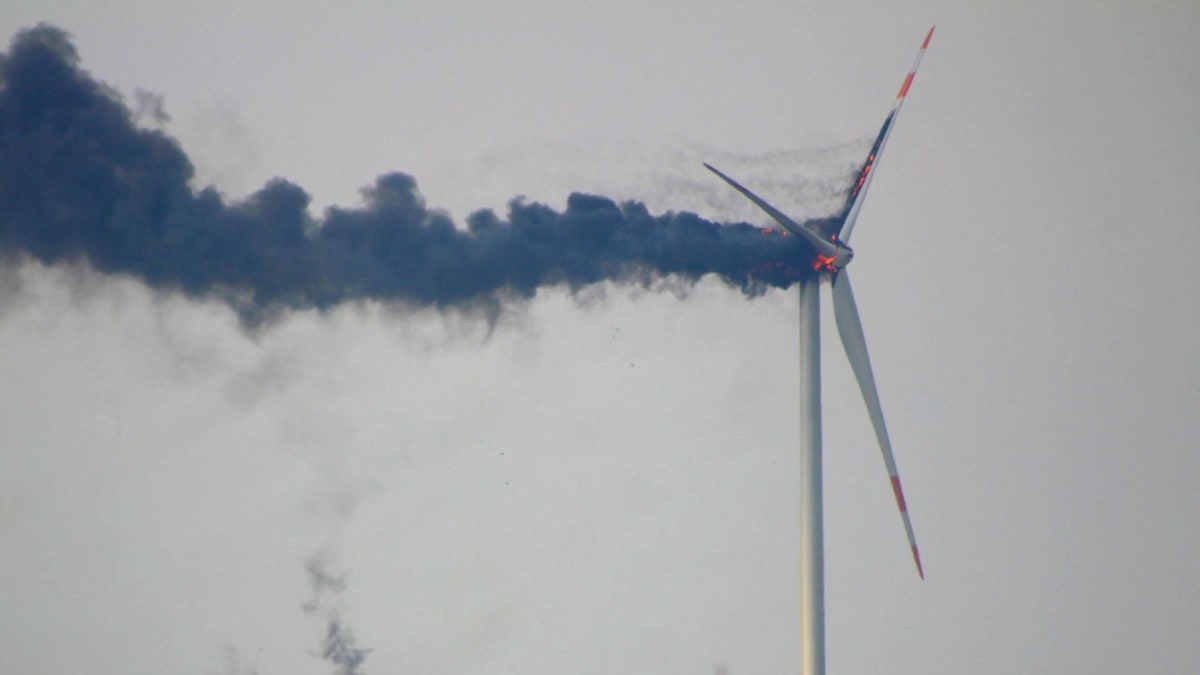 Při požáru větrné turbíny v Nizozemsku zemřeli dva mladí strojaři. (Ilustrační snímek)