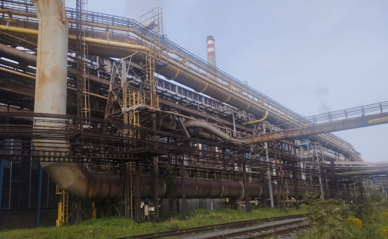 Ocelárny Liberty Ostrava, většina zaměstnanců ale fabrice pořád říká Nová huť. Práci v huti má aktuálně 6 tisíc lidí.