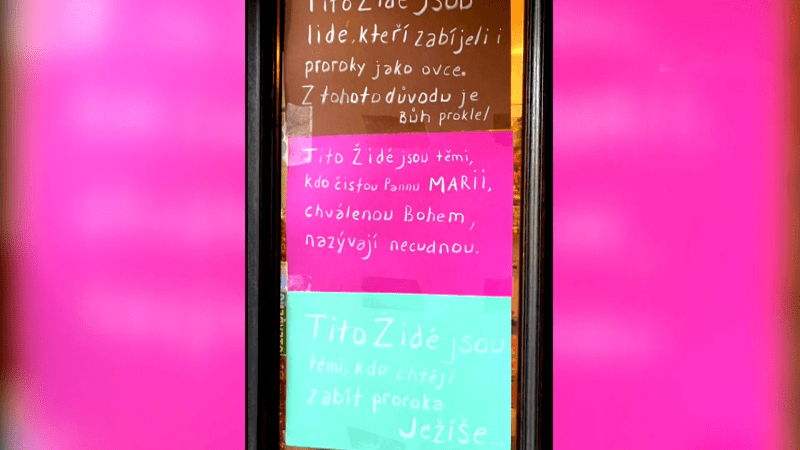 Antisemitismus v Plzni. Židé chtějí zabít Ježíše, hlásaly plakáty v prodejně kebabu.