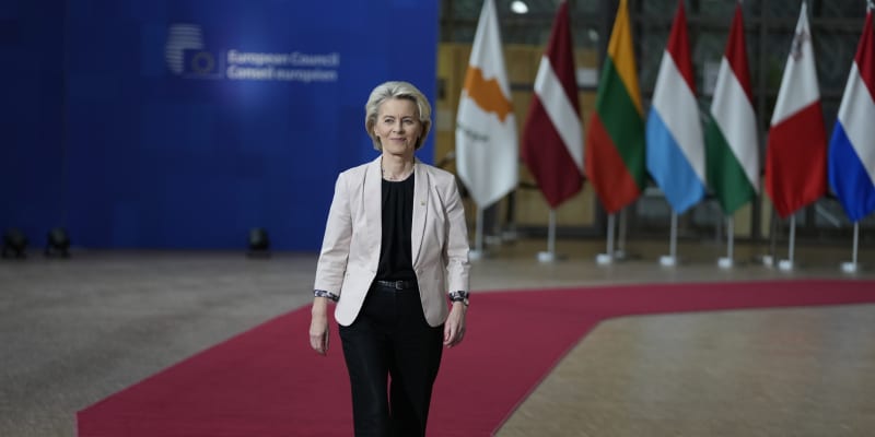 Předsedkyně Evropské komise Ursula von der Leyenová přijíždí na summit EU