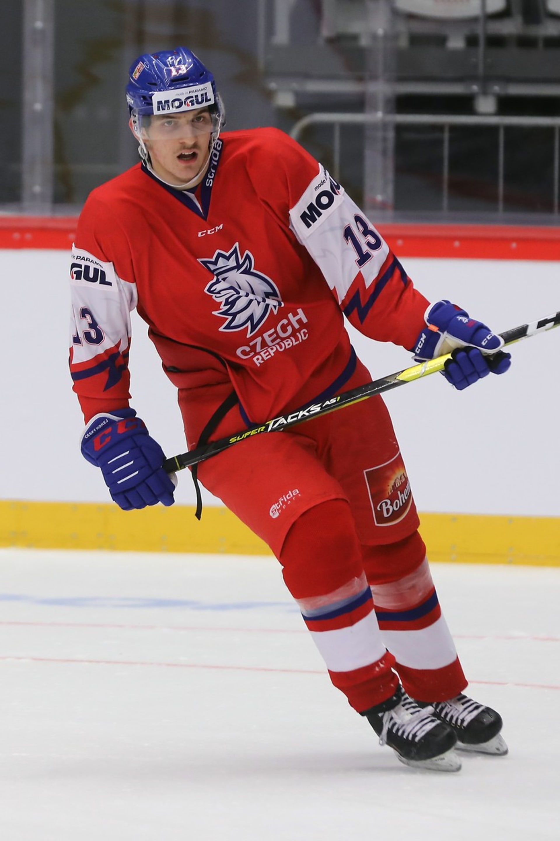 Český hokejový útočník utrpěl během utkání děsivé zranění.