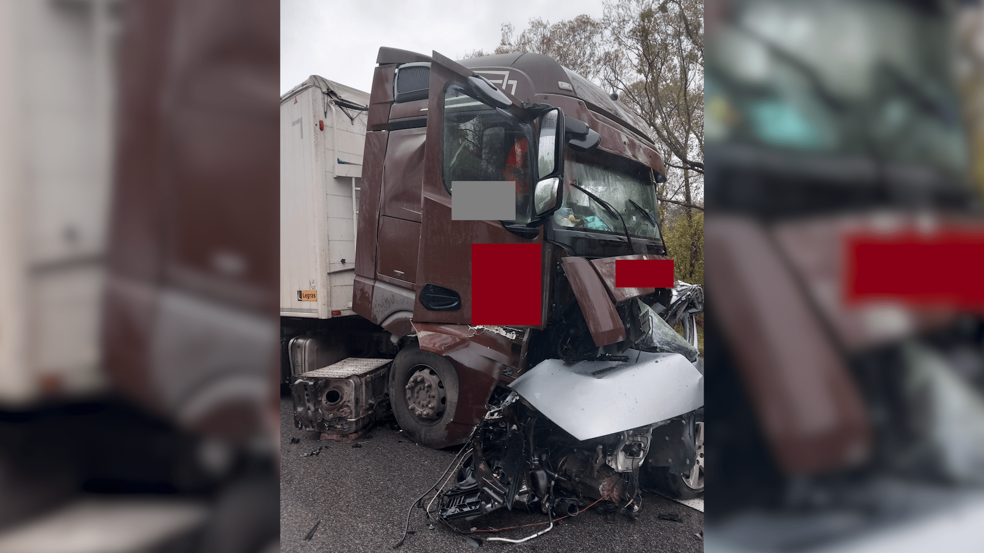 Nehoda kamionu s osobním autem uzavřela jeden z hlavních tahů na Slovensku.