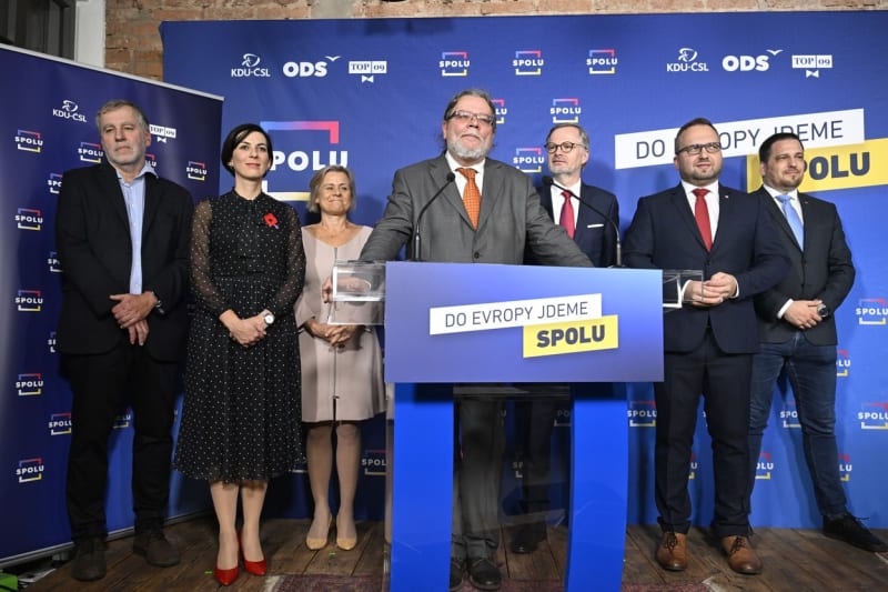 Strany ODS, TOP 09 a KDU-ČSL oznámily, že do evropských voleb půjdou společně. 