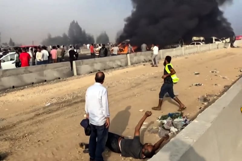 Automobilová nehoda na severu Egypta si vyžádala nejméně 32 mrtvých