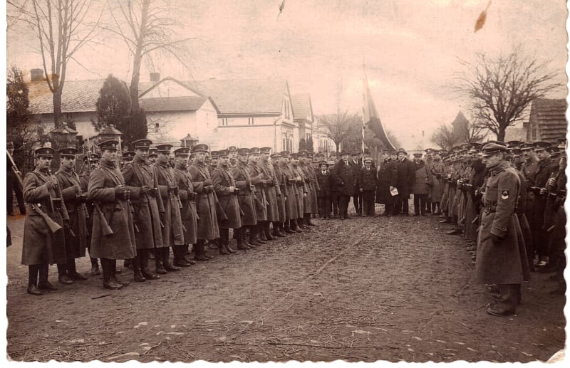 Hlučínsko na sklonku října 1918 k Československu nechtělo a k republice bylo připojeno až v únoru 1920, respektive březnu 1923. Na snímku obsazování obce Píšť na Hlučínsku Československou armádou v březnu 1923.