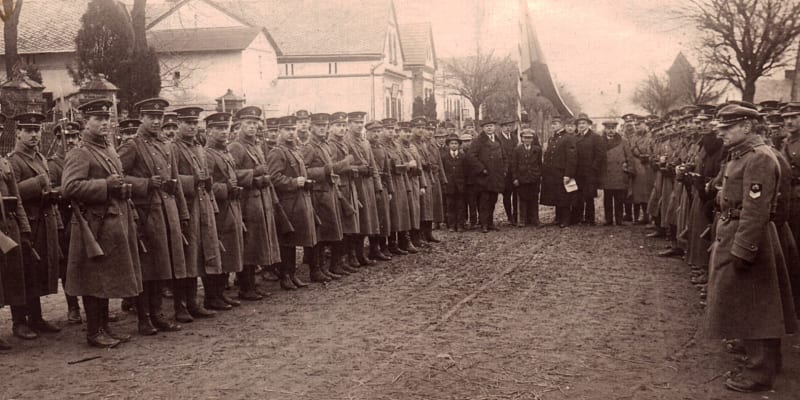 Hlučínsko na sklonku října 1918 k Československu nechtělo a k republice bylo připojeno až v únoru 1920, respektive březnu 1923. Na snímku obsazování obce Píšť na Hlučínsku Československou armádou v březnu 1923.