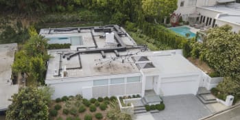 Matthew Perry si krátce před smrtí koupil luxusní dům. Jak jedna z jeho rezidencí vypadá?
