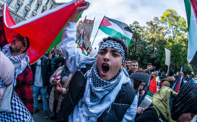V Mnichově demonstrovali i extremisté a zastánci Hamásu
