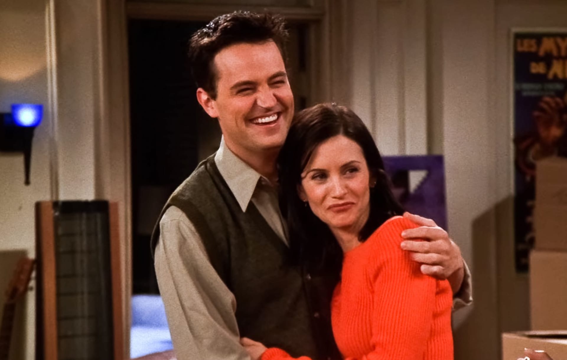 Matthew Perry a Courteney Cox jako Chandler a Monica.