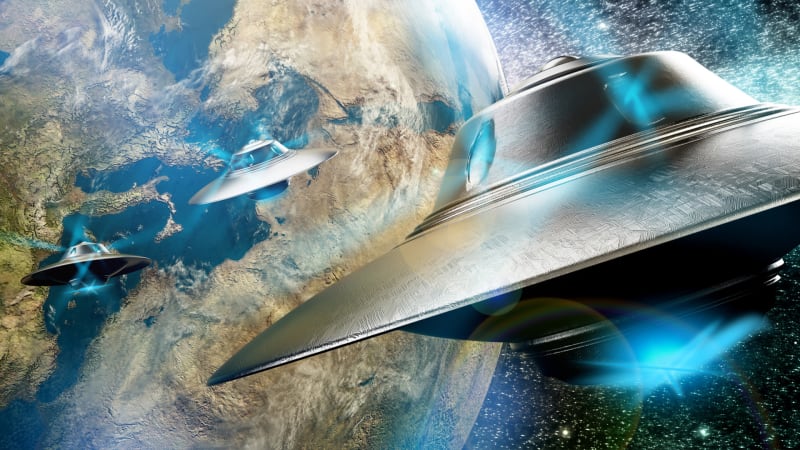 UFO letící k Zemi (ilustrační foto)