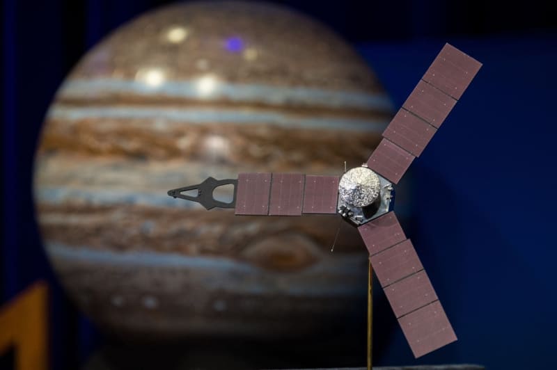 Sonda Juno doletěla k Jupiteru v červenci 2016