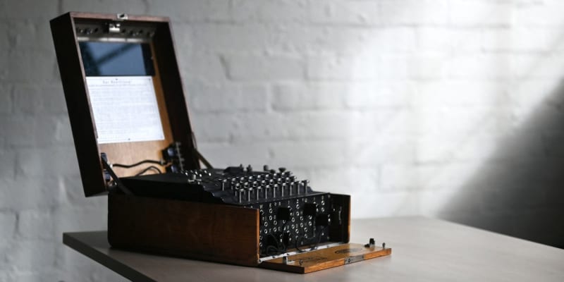 Slavný šifrovací přístroj Enigma