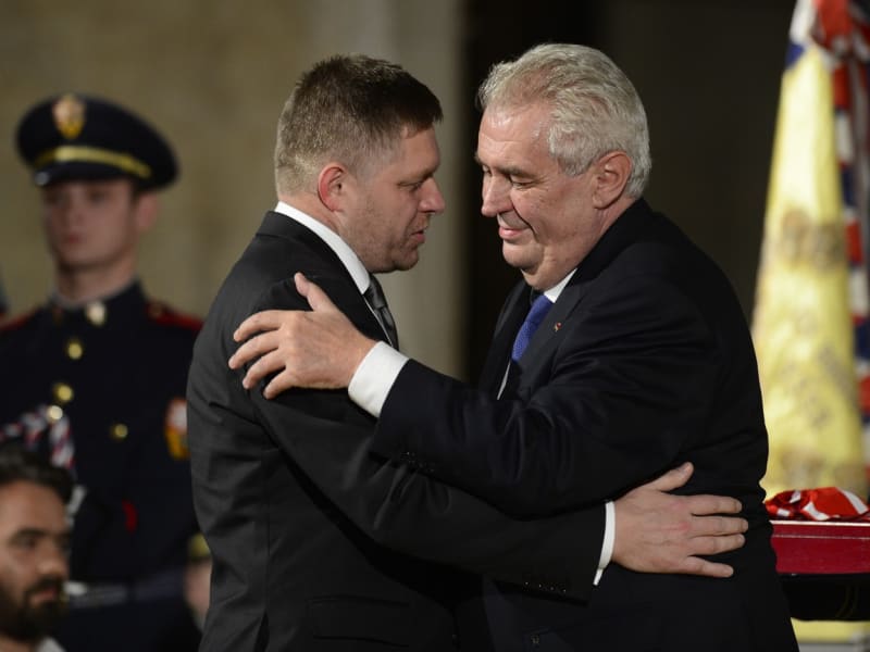 Když v roce 2014 tehdejší prezident Miloše Zeman vyznamenal Řádem bílého lva slovenského politika Roberta Fica, uvedla, že ji to fyzicky bolelo. 