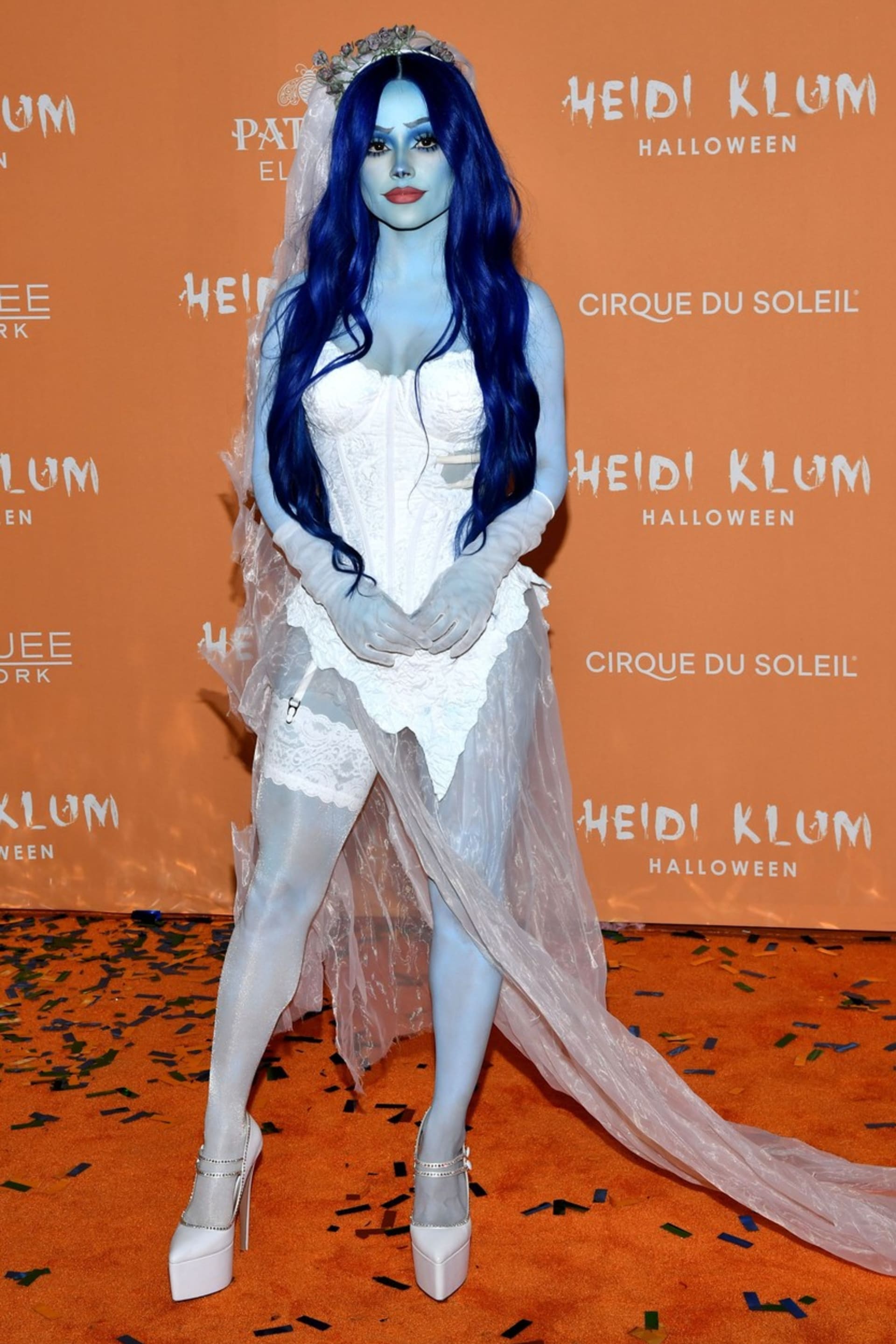 Americká zpěvačka Becky G v kostýmu Mrtvé nevěsty