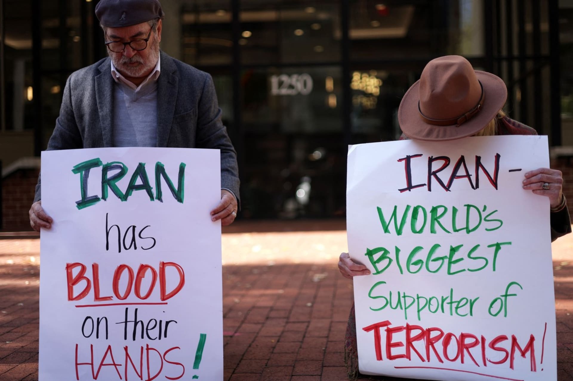 Říjnová demonstrace v USA poukazovala na to, že na současných hrůzách v Izraeli a Gaze má svůj podíl také Írán.