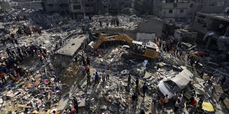 Izrael vybombardoval uprchlický tábor v Pásmu Gazy.
